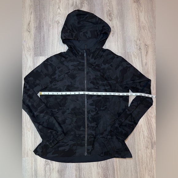 Lululemon Women's Black/Green  Camouflage Jacket Size 8 - Picture 10 of 13